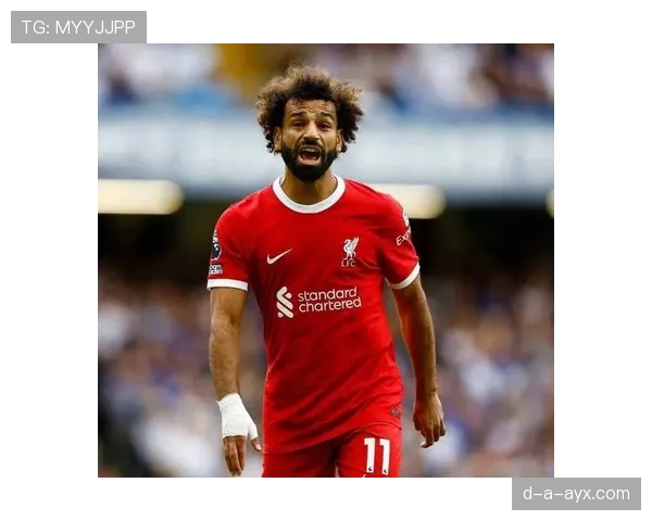 萨拉赫头球技艺惊艳赛场：顶级前锋颠覆传统展现全能新风范