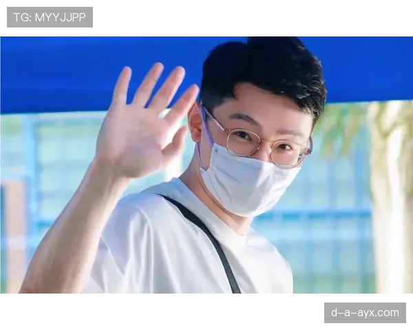 任子威机场那身把我整懵了，平日里严肃选手居然像个会花钱的贵公子